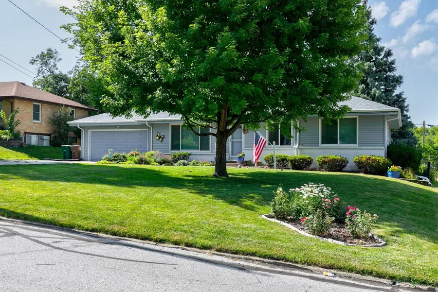 7112 Sunrise Boulevard, Windsor Heights, IA 50324 - #2