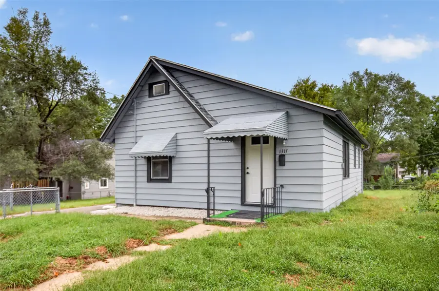 1317 E 16th Street, Des Moines, IA 50316 - #2