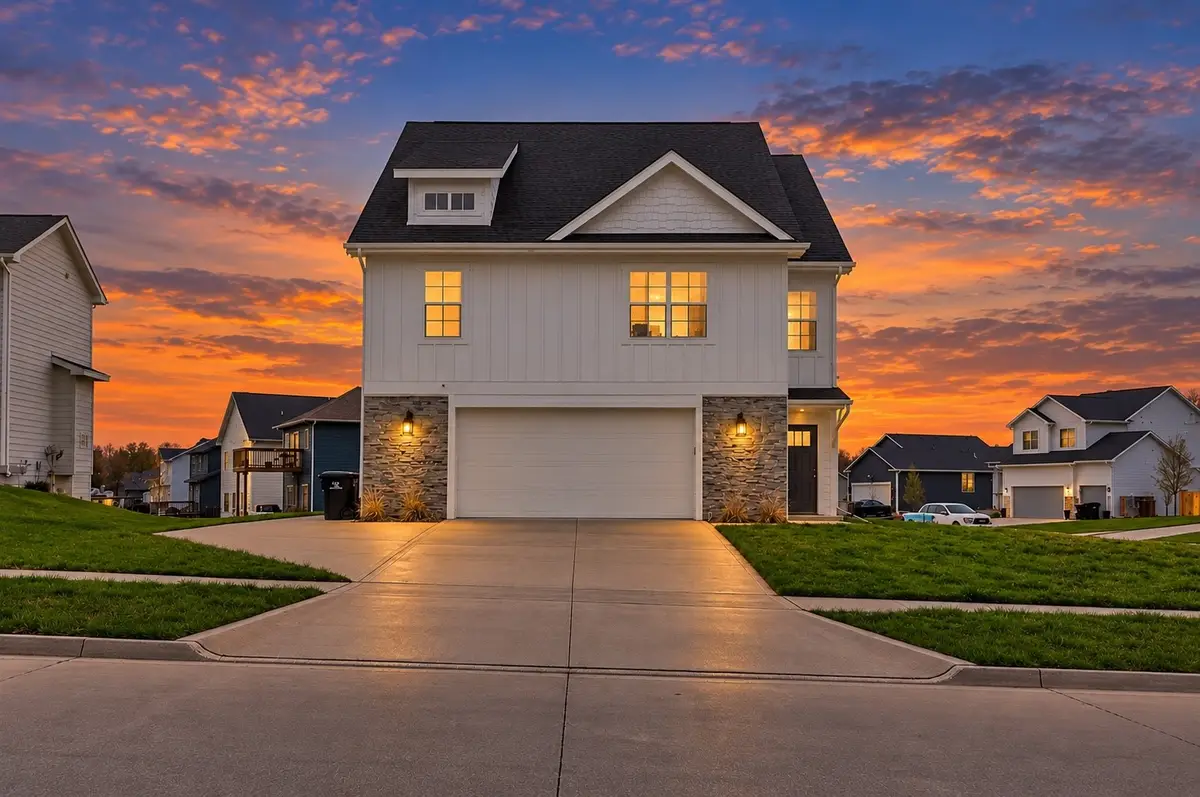 995 8th Street, Waukee, IA 50263 - #1