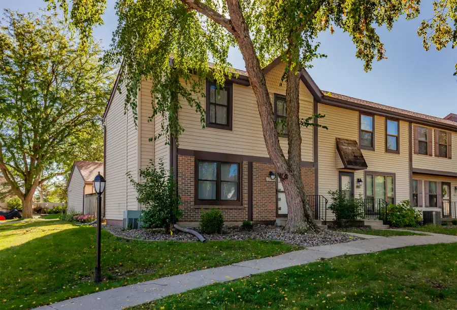8632 Alpine Drive #A, Urbandale, IA 50322 - #2