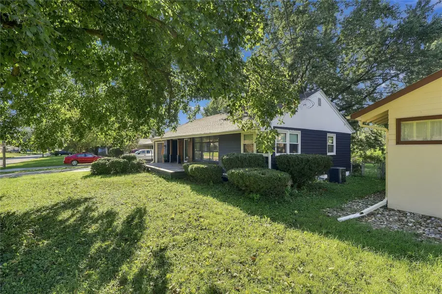 1702 Elder Lane, Des Moines, IA 50315 - #3