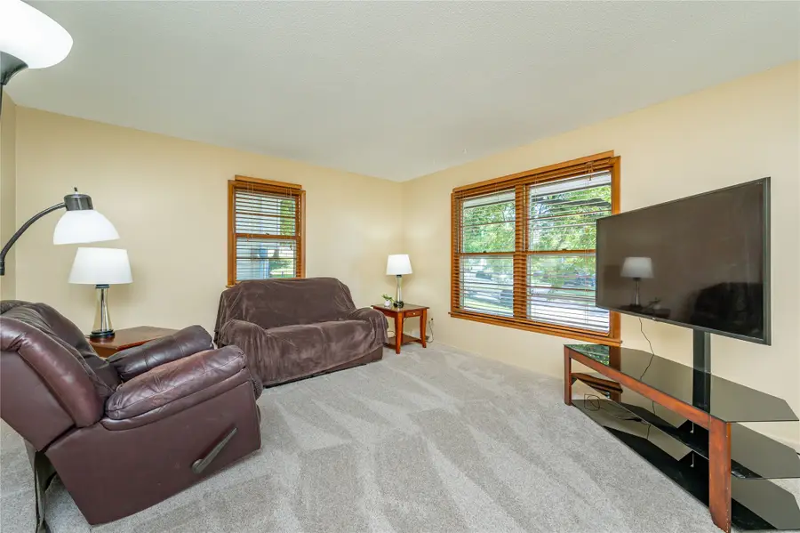 2422 Richmond Avenue, Des Moines, IA 50317 - #3
