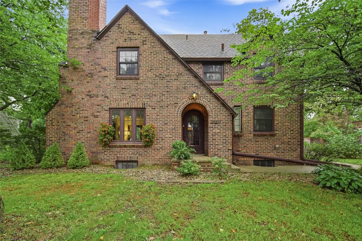 6001 Walnut Hill Drive, Des Moines, IA 50312 - #1