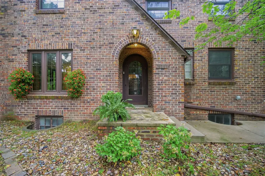 6001 Walnut Hill Drive, Des Moines, IA 50312 - #2