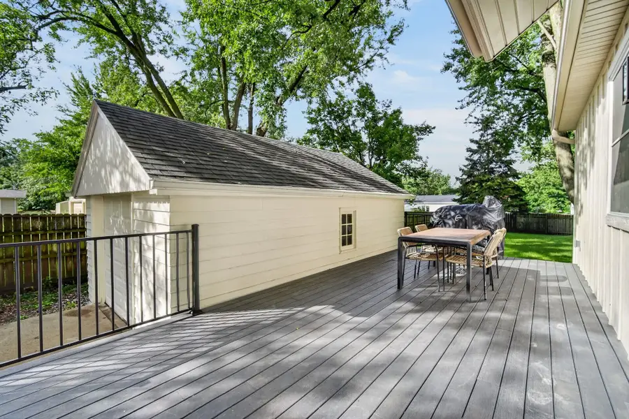 1215 N B Street, Indianola, IA 50125 - #3