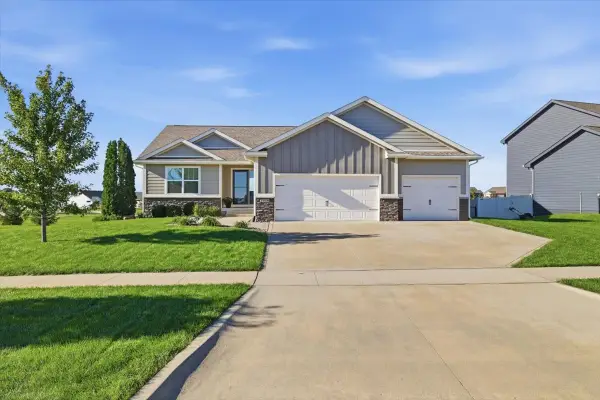 2116 NW Reinhart Drive, Ankeny, IA 50023