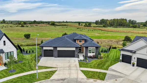 8240 Mahon Court, Johnston, IA 50131