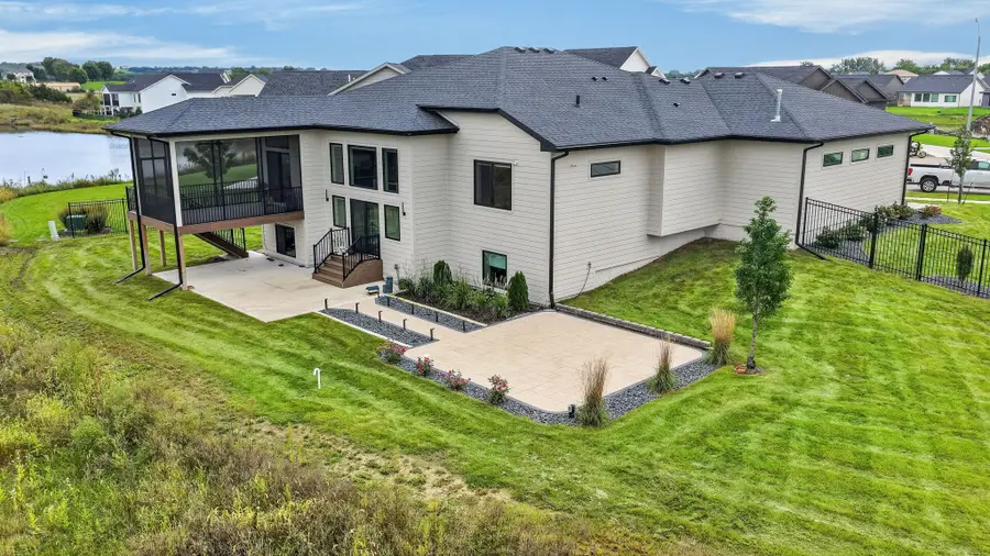 8240 Mahon Court, Johnston, IA 50131 - #2