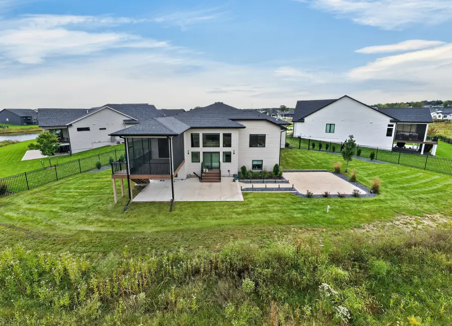 8240 Mahon Court, Johnston, IA 50131 - #3