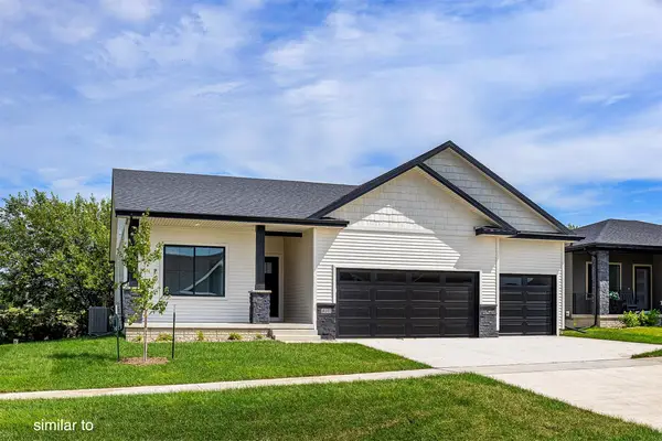 8216 Mahon Court, Johnston, IA 50131