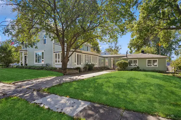 402 W Montgomery Street, Knoxville, IA 50138