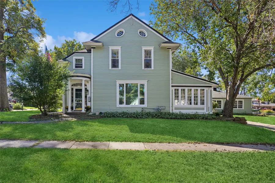 402 W Montgomery Street, Knoxville, IA 50138 - #2