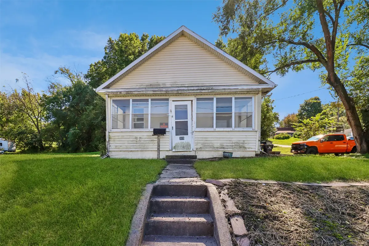 305 E Division Street, Colfax, IA 50054 - #1
