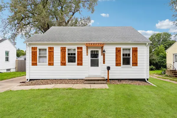 4036 Oxford Street, Des Moines, IA 50313