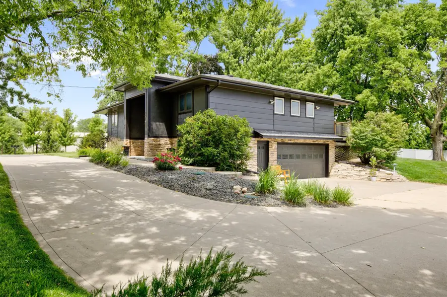 15721 Meredith Drive, Urbandale, IA 50323 - #2