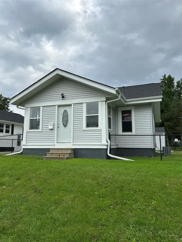 815 N 7th Avenue W, Newton, IA 50208