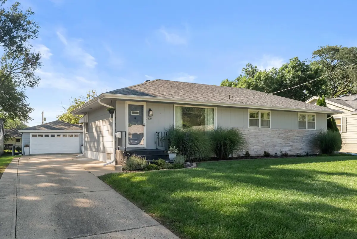 624 21st Street, West Des Moines, IA 50265 - #1