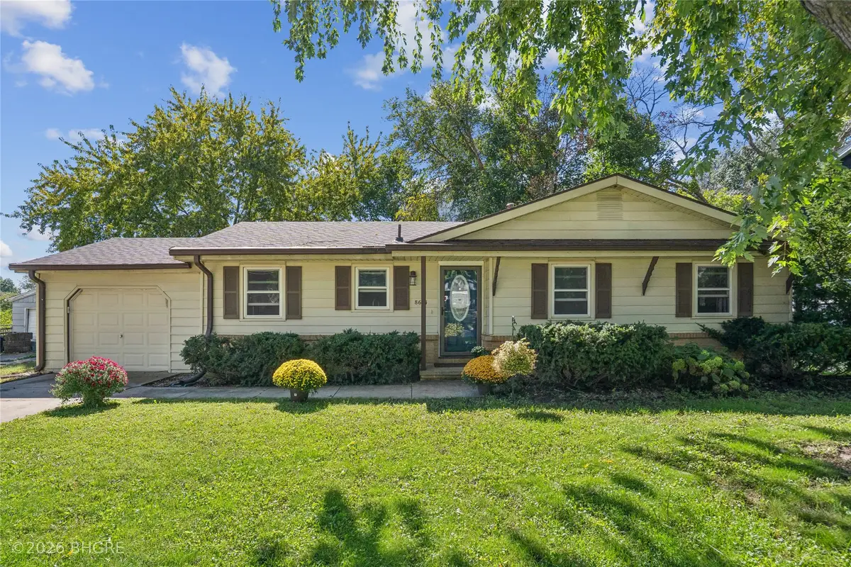 8644 Summit Drive, Clive, IA 50325 - #1