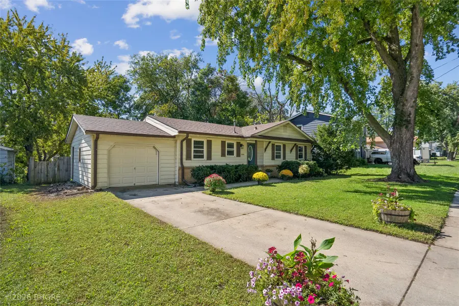 8644 Summit Drive, Clive, IA 50325 - #2