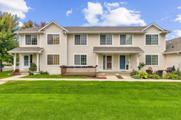 5819 S Glenstone Court, Johnston, IA 50131