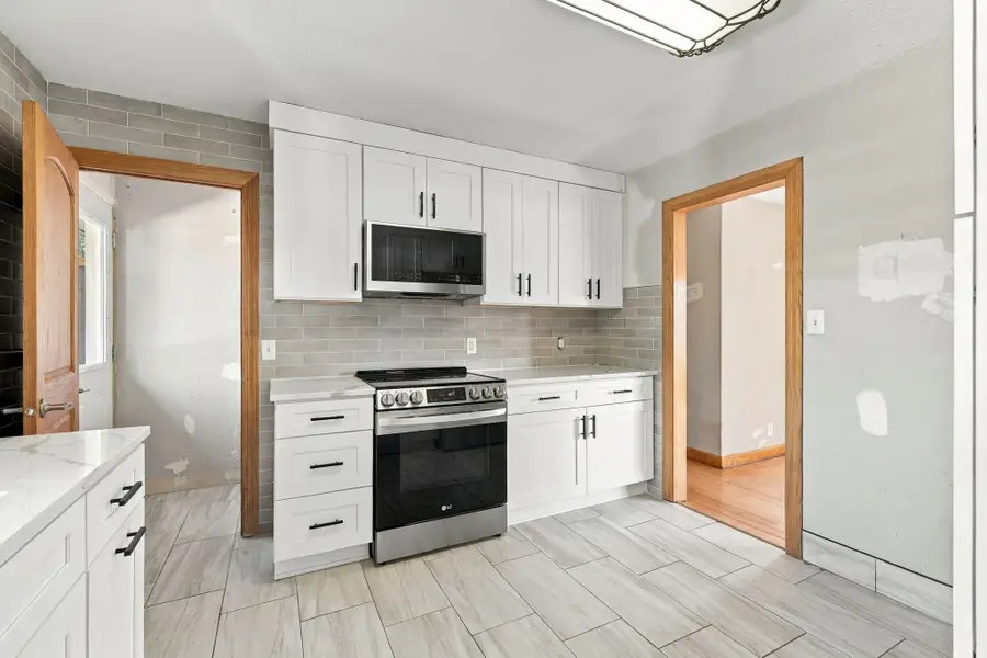7117 Twana Drive, Urbandale, IA 50322 - #3