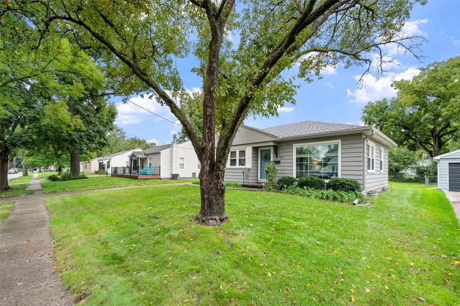 4042 40th Street, Des Moines, IA 50310 - #2
