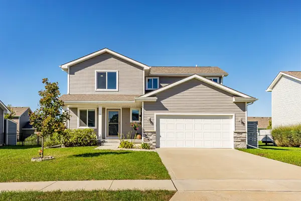 818 NE Meadow Landing Drive, Ankeny, IA 50021