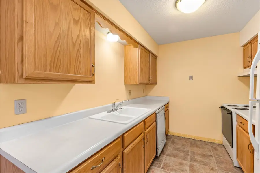 9513 University Avenue #11, Clive, IA 50325 - #3