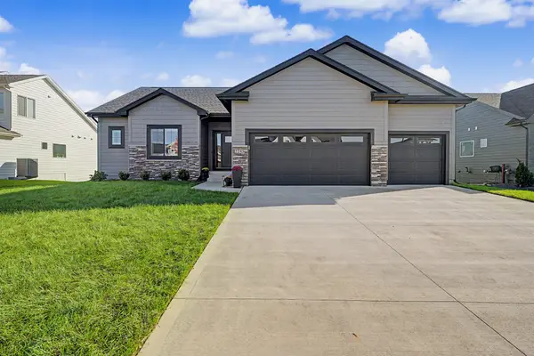 2245 Green Leaf Circle, Norwalk, IA 50211