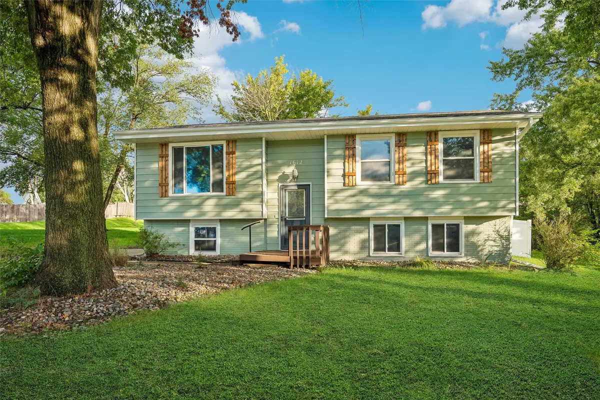 1612 W 5th Avenue, Indianola, IA 50125 - #1