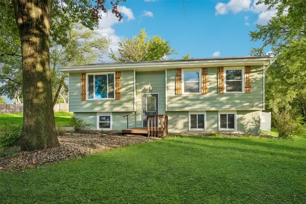 1612 W 5th Avenue, Indianola, IA 50125