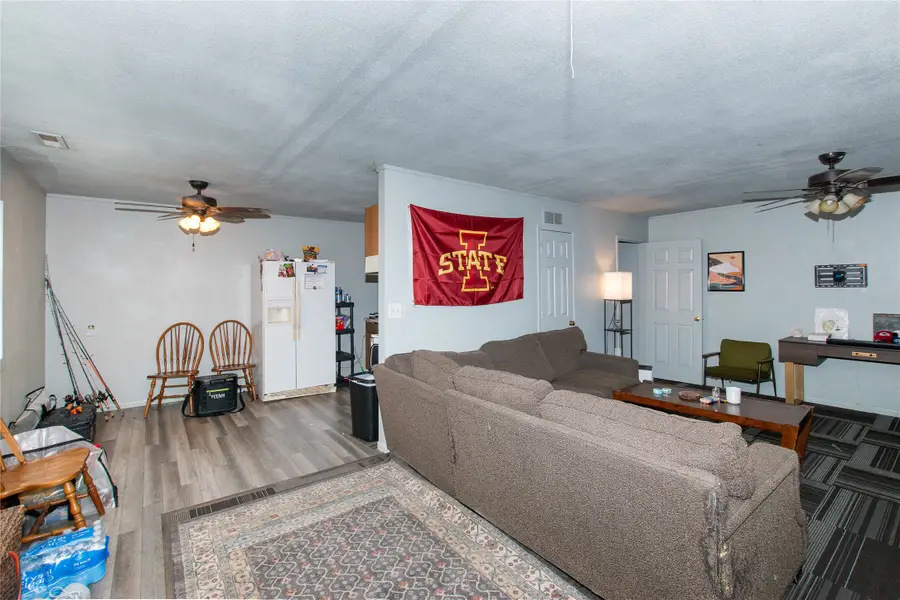 3833 6th Avenue, Des Moines, IA 50313 - #3