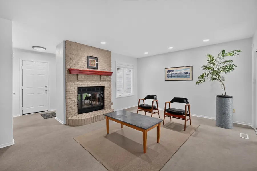 8003 Alpine Drive, Urbandale, IA 50322 - #3
