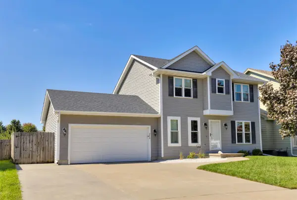 2004 Country Cove Lane, Altoona, IA 50009