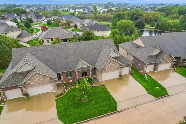 16544 Valleyview Lane, Clive, IA 50325