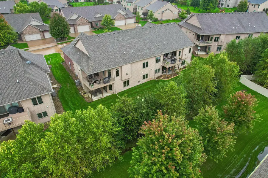16544 Valleyview Lane, Clive, IA 50325 - #3