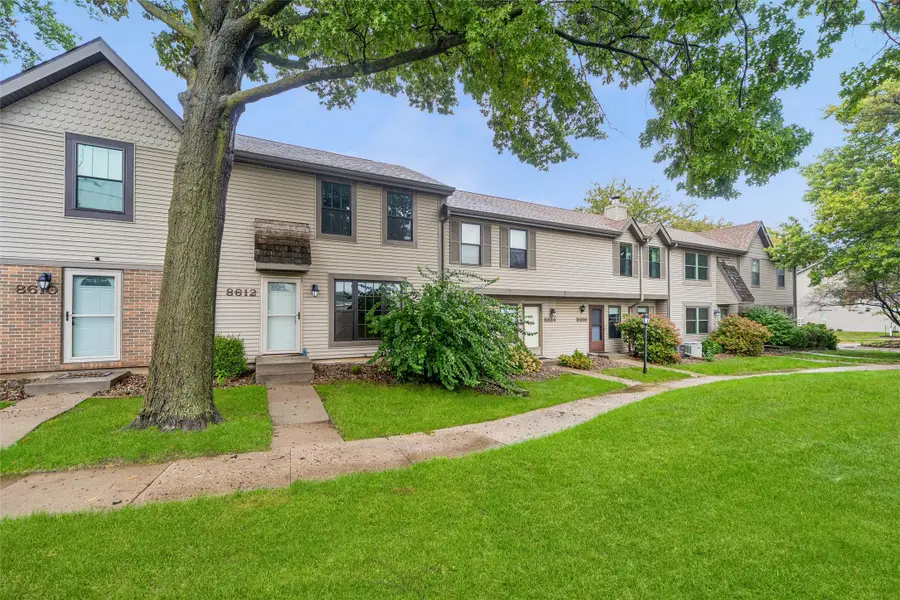 8612 Alpine Drive #E, Urbandale, IA 50322 - #2
