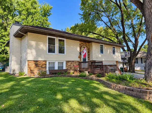 8826 Woodmayr Drive, Norwalk, IA 50211