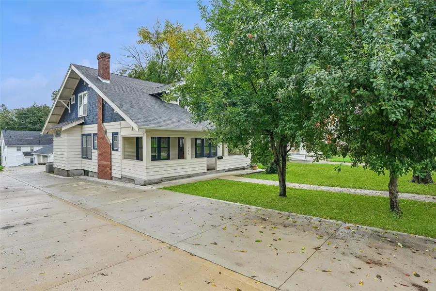 683 35th Street, Des Moines, IA 50312 - #3