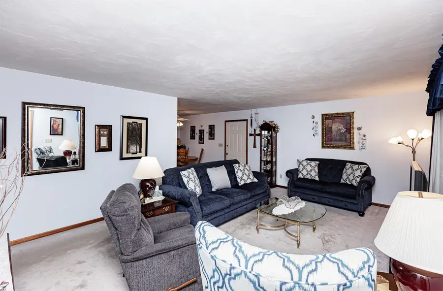 210 E 24th Street S, Newton, IA 50208 - #2