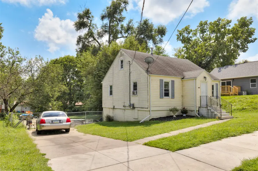 808 Philip Street, Des Moines, IA 50315 - #2