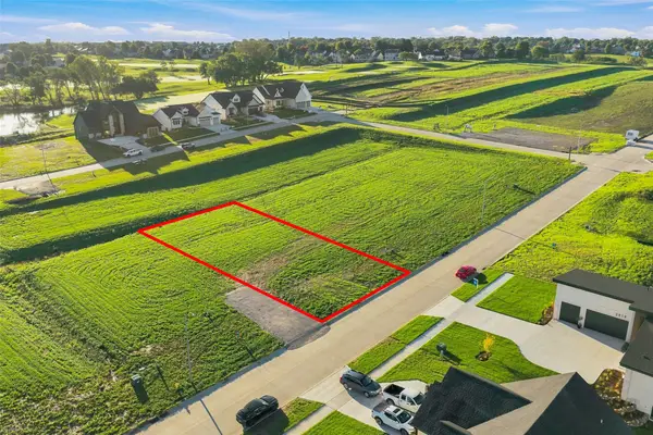 2822 Clearwater Drive, Norwalk, IA 50211