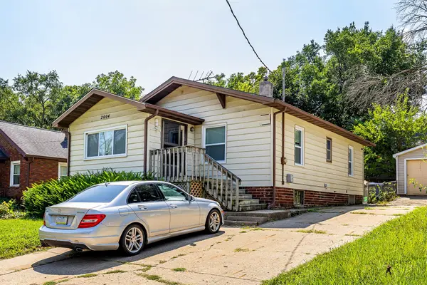 2004 E 33rd Street, Des Moines, IA 50317