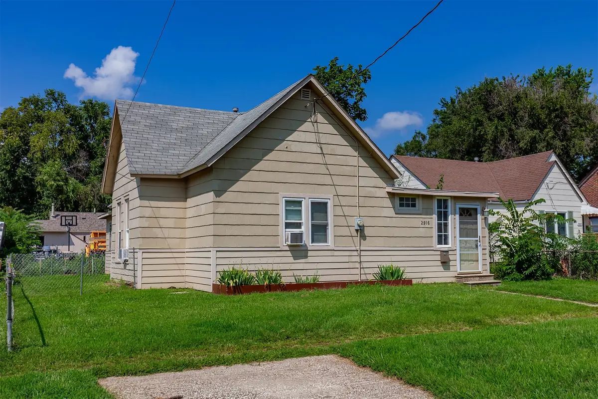 2916 Capitol Avenue, Des Moines, IA 50317 - #1