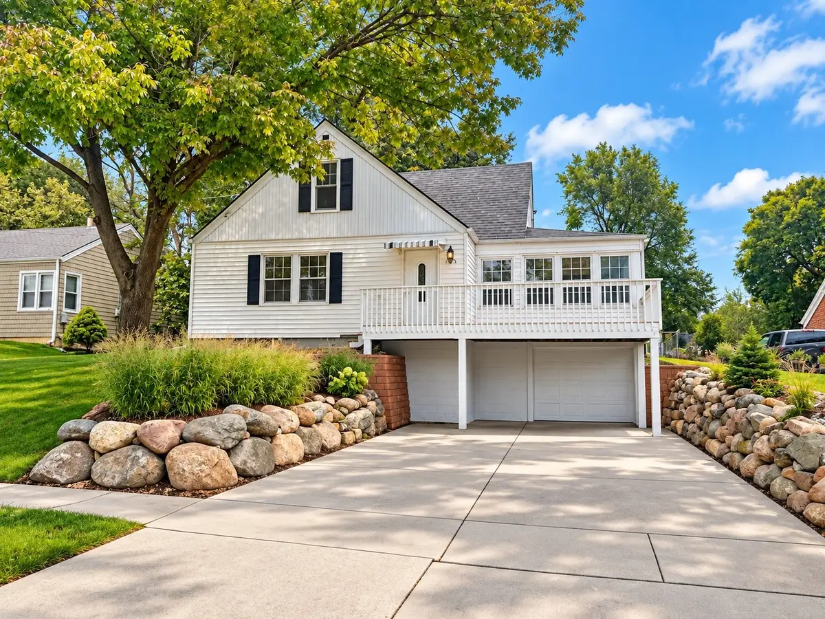 525 16th Street, West Des Moines, IA 50265 - #1