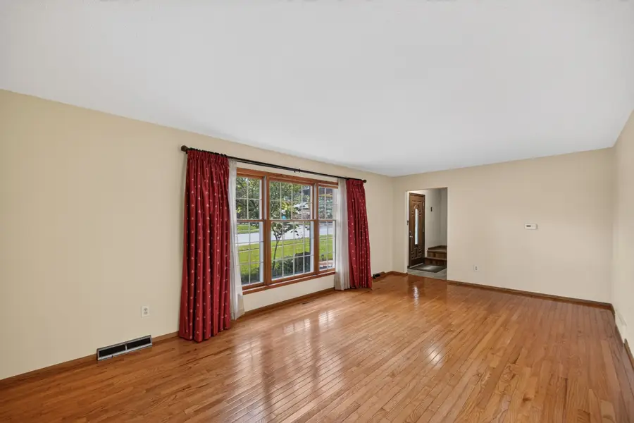 4521 Aurora Avenue, Des Moines, IA 50310 - #3