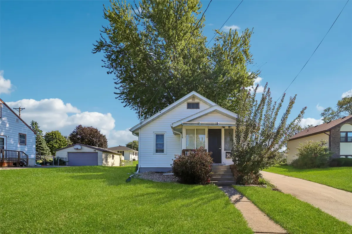 334 E 14th Street N, Newton, IA 50208 - #1