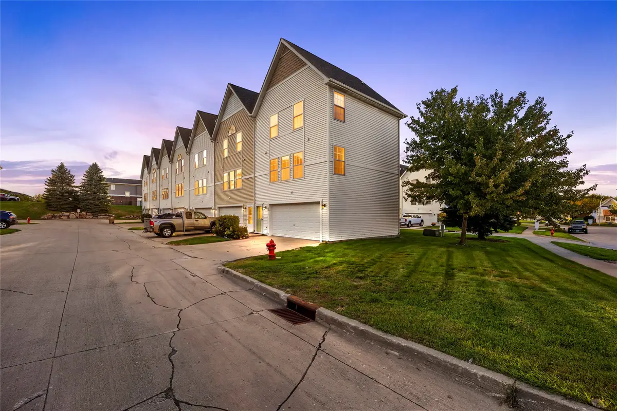 1038 10th Avenue Nw, Altoona, IA 50009 - #1