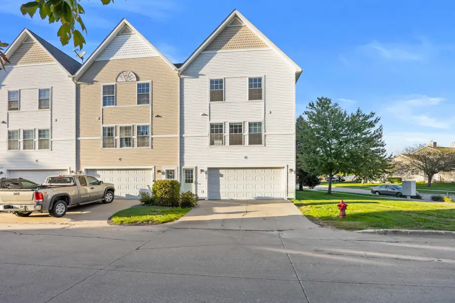 1038 10th Avenue Nw, Altoona, IA 50009 - #2
