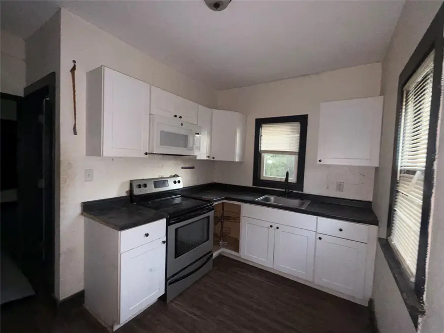 1816 E 14th Street, Des Moines, IA 50316 - #2